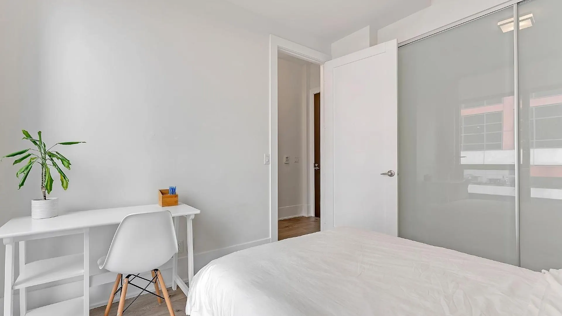 2Br 2Bth Apt-Rogers Center-Cn Tower-Free Parking Apartment Toronto