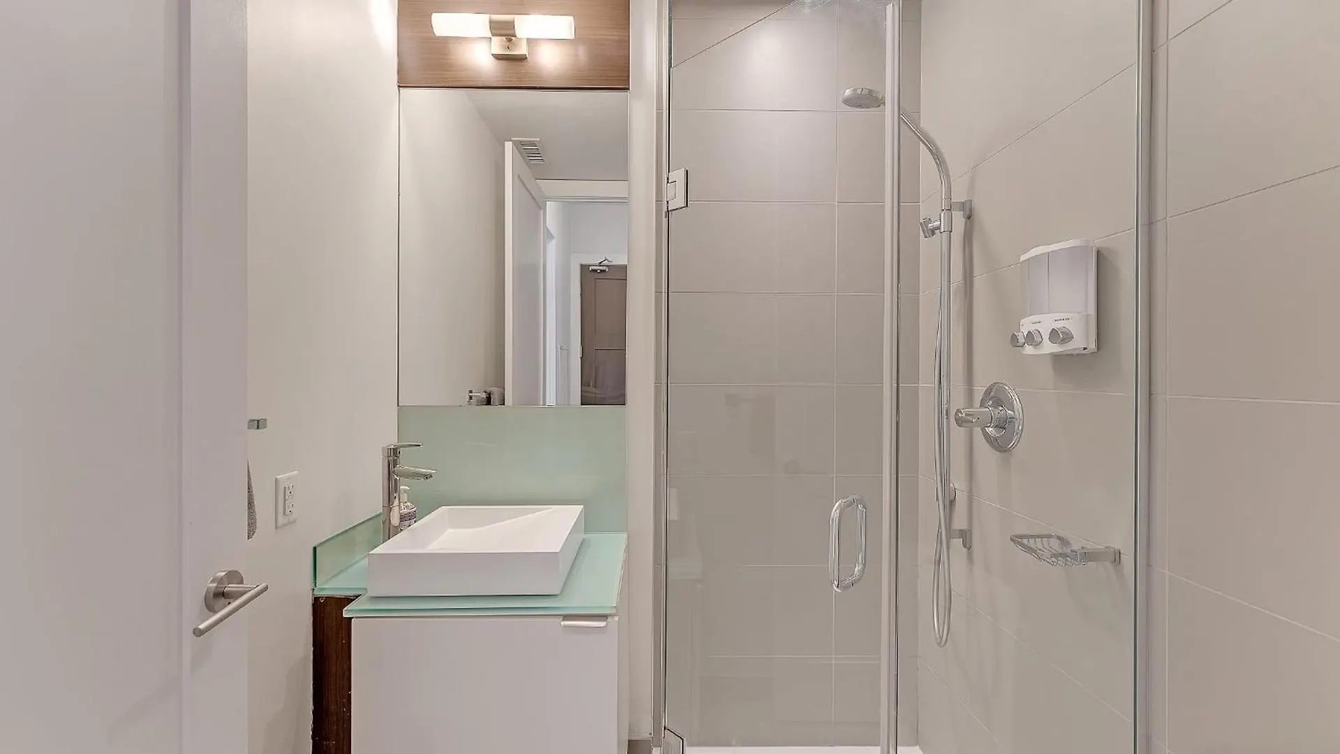 2Br 2Bth Apt-Rogers Center-Cn Tower-Free Parking Apartment Toronto
