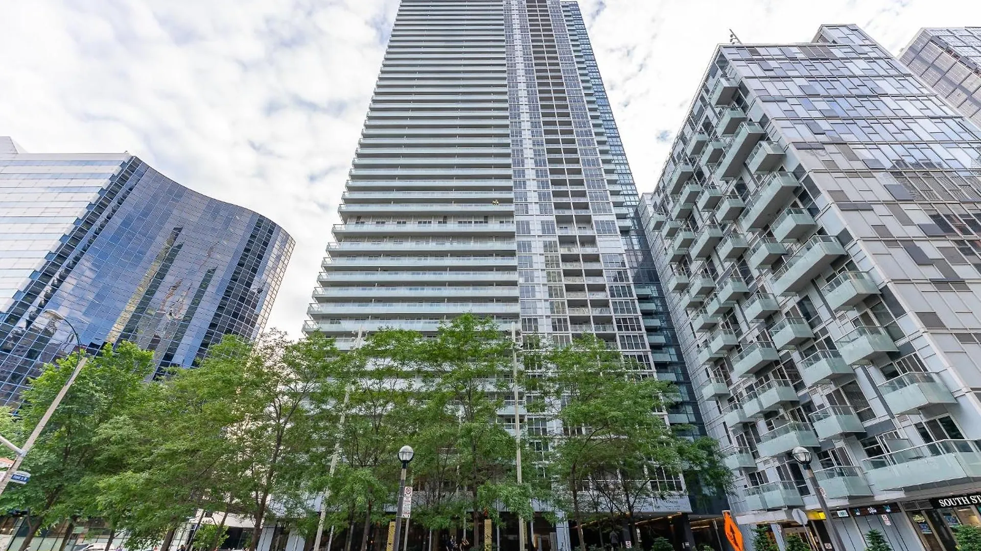 2Br 2Bth Apt-Rogers Center-Cn Tower-Free Parking Apartment Toronto