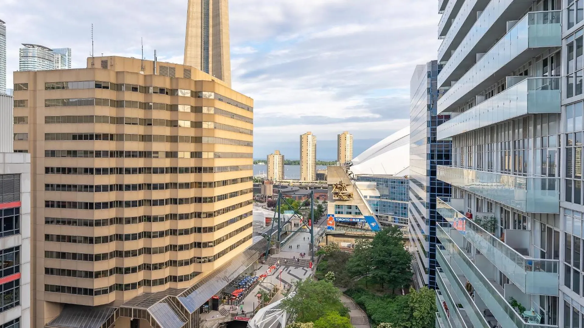 2Br 2Bth Apt-Rogers Center-Cn Tower-Free Parking Apartment Toronto