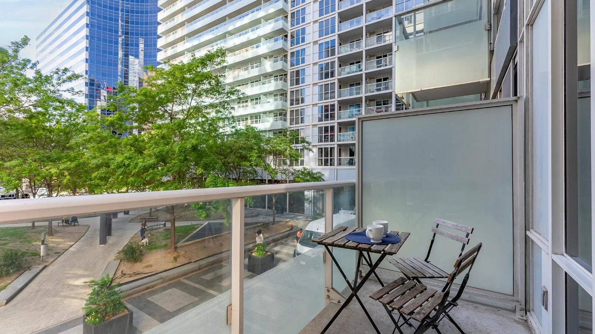 2Br 2Bth Apt-Rogers Center-Cn Tower-Free Parking Apartment Toronto 0*,  Canada